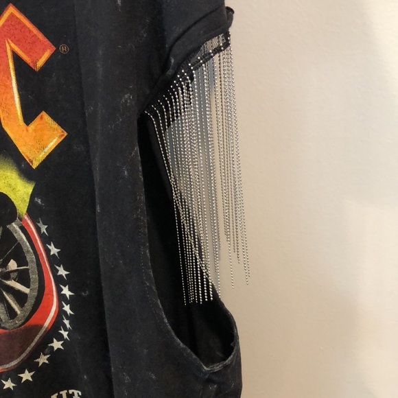 AC/DC T-shirt with Silver Beaded Chain on Shoulders Size XL - Picture 4 of 6